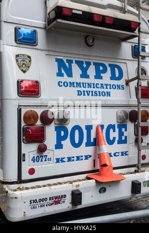 New York Police Department Communications Division geparkten LKW in New York City, USA Stockfoto