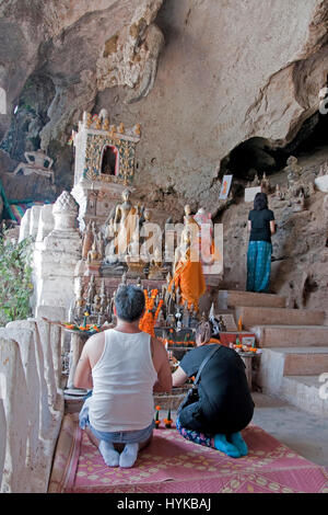 Pak Ou buddhistischen Höhlen am Mekong River nördlich von Luang Prabang sind gefüllt mit Bilder von Buddha. Stockfoto