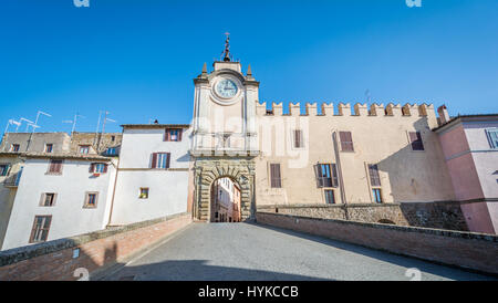 Haupteingang zur Altstadt in Capranica, Mittelitalien, Latium, Provinz Viterbo Stockfoto