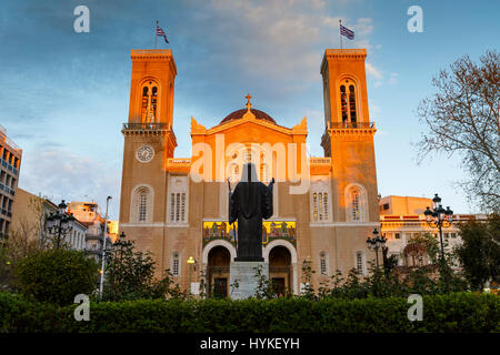 Statue vor der Metropolitan Kathedrale von Athen, Griechenland. Stockfoto