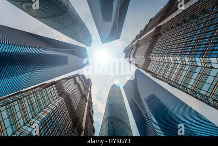 CHINA: SCHWINDELERREGENDE Fotografien von der höchste Turm in China haben aus dem Boden gerissen worden. Diese kaleidoskopischen Fotos zeigen wie eine optische Täuschung einer internen Ansicht der mächtigen Jinmao Tower acht-acht Etagen, von eine außergewöhnliche 1379-Metern Höhe.  Weitere Fotos in der Serie zeigen unglaubliche Symmetrie und die architektonische Pracht der fabelhaften Wolkenkratzer Hongkongs. Fotograf Andy Yeung hat über 100 Gebäude in seinem Bestreben, die Welt zeigen die Schönheit Chinas große Megastrukturen besucht. Stockfoto