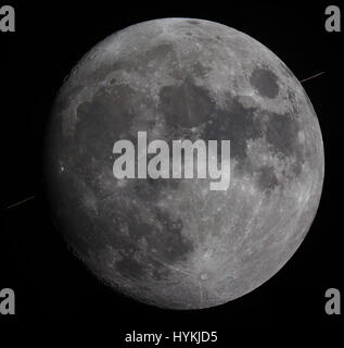 Verbund von Sternbedeckungen von Aldebaran vom Mond. LONDON, UK: TROTZT der Lichtverschmutzung unserer Hauptstadt diese atemberaubenden Bilder des Weltraums ein Amateurastronom aus seinem Garten in Westlondon unternommen. Rivalisierende Aufnahmen von Multimillionen-Dollar-Raumsonde, zeigen die spektakulären Aufnahmen unglaubliche Nahaufnahmen des Mondes einschließlich der Apollo 15 Landeplatz, Jupiter und Merkur. Andere Bilder zeigen die internationale Raumstation ISS über London, ein Komet sausen durch und der Mond steigt hoch in den Nachthimmel. Die wunderbare Auswahl an Fotos stammen von IT-Lösungen Stockfoto