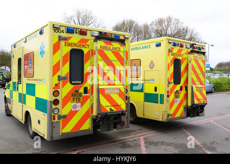 Krankenwagen außerhalb Notaufnahme Stockfoto