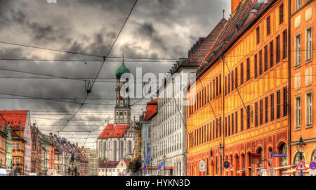 Gebäude auf der Maximilianstraße in Augsburg - Deutschland Stockfoto