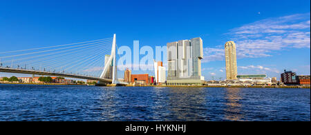 Die Nieuwe Maas in Rotterdam - Niederlande Stockfoto