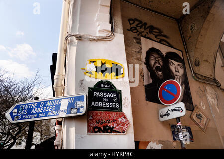 Streetart im Durchgang von Montmartre, Paris 18., Frankreich Stockfoto
