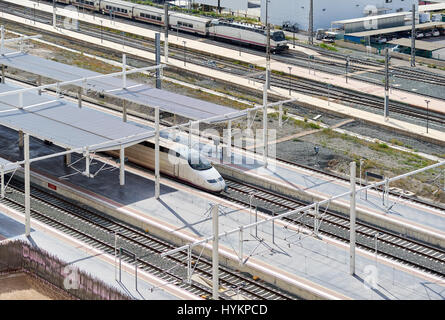 Alicante, Spanien - 31. März 2017: Alicante Bahnhof. Die wichtigsten nationalen Eisenbahngesellschaft in Spanien ist RENFE. Costa Blanca. Spanien Stockfoto