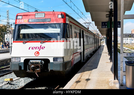 Alicante, Spanien - 31. März 2017: Alicante Bahnhof. Die wichtigsten nationalen Eisenbahngesellschaft in Spanien ist RENFE. Costa Blanca. Spanien Stockfoto