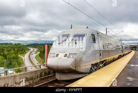 High-Speed-Schweden trainieren auf Södertälje Syd Station in Schweden Stockfoto