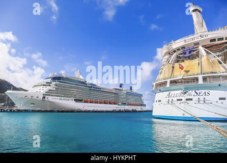 Kreuzfahrt Schiffe Celebrity Silhouette und Allure of the Seas am Philipsburg verankert Stockfoto