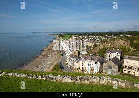 Criccieth North Wales UK historischen Küstenstadt im Sommer bei blauem Himmel an einem schönen Tag Stockfoto