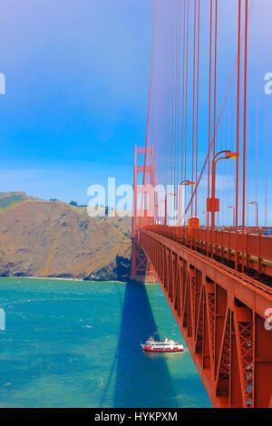 Willkommen Sie bei herrlichen San Francisco, Kalifornien. Hier tour ich die Golden Gate Bridge. Es ist unglaublich schön und ein Meisterstück der modernen Technik. Stockfoto