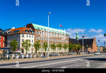 Kopenhagen, Dänemark - 29 Mai: Blick auf die Ufer der Insel Slotsholmen am 29. Mai 2014 in Kopenhagen, Dänemark. Die Insel ist das Zentrum der Stockfoto