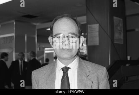 Chris Mullin, Labour party Mitglied des Parlaments für Sunderland South, besucht am Parteitag in Brighton, England am 1. Oktober 1991. Stockfoto