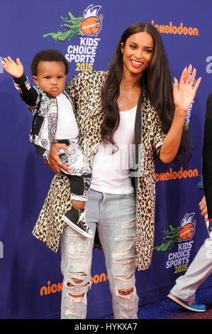 Sangerin Ciara Und Zahir Zukunft Hendrix Und Ciara Baby Besucht 2015 Nickelodeon Kids Choice Sports Awards An Der Ucla Am 16 Juli 2015 In Los Angeles Kalifornien Stockfotografie Alamy