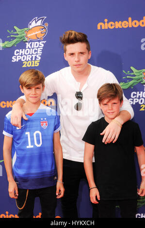 Modelle Brooklyn Joseph Beckham, Cruz David Beckham und Romeo James Beckham besuchen Sie 2015 Nickelodeon Kids Choice Sports Awards an der UCLA in Los Angeles, Kalifornien am 16. Juli 2015. Stockfoto