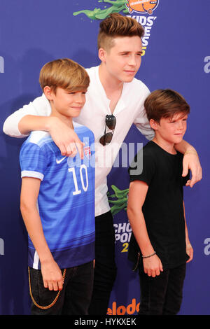 Modelle Brooklyn Joseph Beckham, Cruz David Beckham und Romeo James Beckham besuchen Sie 2015 Nickelodeon Kids Choice Sports Awards an der UCLA in Los Angeles, Kalifornien am 16. Juli 2015. Stockfoto