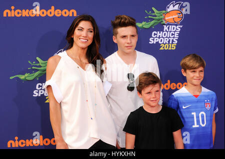 Fußballspieler & Olympischen Hope Solo, Modelle, Brooklyn Joseph Beckham, Cruz David Beckham und Romeo James Beckham besuchen Sie 2015 Nickelodeon Kids Choice Sports Awards an der UCLA in Los Angeles, Kalifornien am 16. Juli 2015. Stockfoto