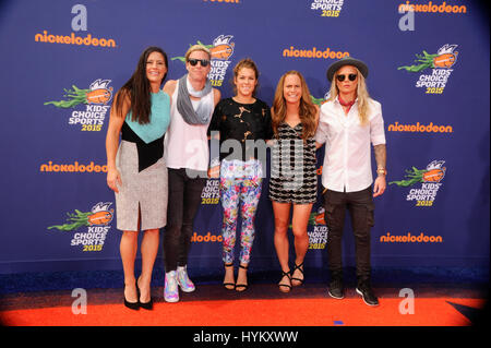 (L-R) USWNT Ali Krieger, Abby Wambach, Kelley O'Hara, Christie Rampone und Ashlyn Harris 2015 Nickelodeon Kids Choice Sports Awards an der UCLA in Los Angeles, Kalifornien am 16. Juli 2015 teilnehmen. Stockfoto