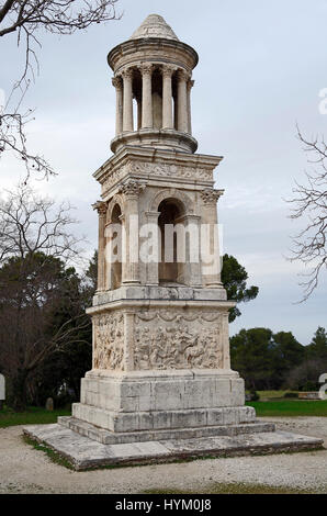 St. Remy, Frankreich, Glanum, Römerstadt, Mausoleum und Triumphbogen Stockfoto