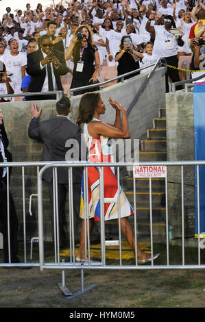 First Lady Michelle Obama betritt die Arena zu einer Masse bei der Special Olympics World Games Eröffnungsfeier am Kolosseum am 25. Juli 2015 in Los Angeles, Kalifornien. Stockfoto