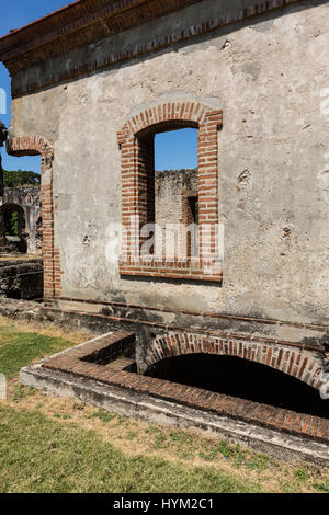 Ruinen des Nigua Sugar Mill oder Ingenio Boca de Nigua, gebaut in den 1600 in Nigua in der Dominikanischen Republik.  Im Jahre 1796 war es der Ort der Tannen Stockfoto