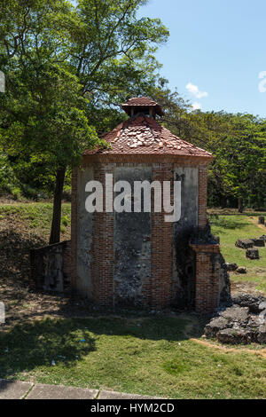 Ruinen des Nigua Sugar Mill oder Ingenio Boca de Nigua, gebaut in den 1600 in Nigua in der Dominikanischen Republik.  Im Jahre 1796 war es der Ort der Tannen Stockfoto