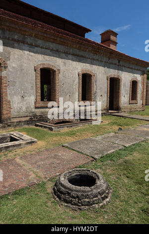 Ruinen des Nigua Sugar Mill oder Ingenio Boca de Nigua, gebaut in den 1600 in Nigua in der Dominikanischen Republik.  Im Jahre 1796 war es der Ort der Tannen Stockfoto