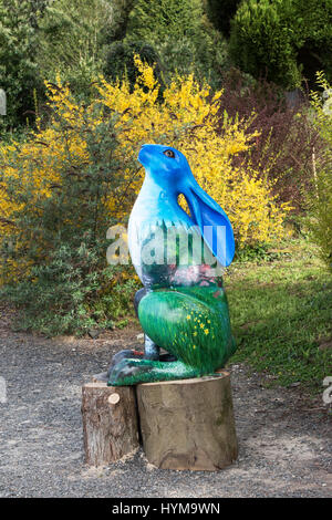 Hase-Skulpturen verziert. Cotswold Hase Trail 2017 Charity-Event. Zündeten Arboretum. Moreton-in-Marsh, Cotswolds, Gloucestershire. UK Stockfoto