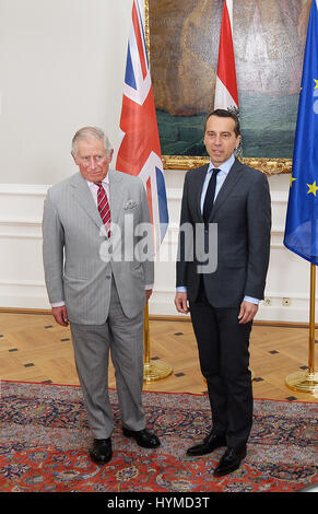 Der Prince Of Wales trifft Bundeskanzler von Österreich Christian Kern im Bundeskanzleramt in Wien, am achten Tag von seiner Europa-Tournee. Stockfoto