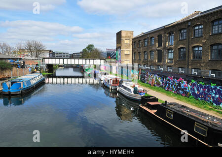 Lea Flussschifffahrt in Hackney Wick, am Rande des Queen Elizabeth Olympic Park in Londons East End, Großbritannien Stockfoto