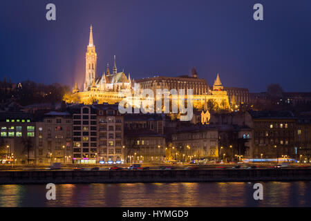 Winter-Nachtansicht der Fischerbastei in Budapest, Ungarn, Dezember-21-2016 Stockfoto