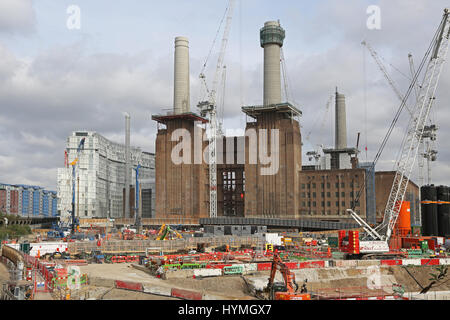 Sanierung der Battersea Power Station in Süd-London-Großbritannien. Es ist das Zentrum einer großen wohnen und Freizeit-Entwicklung mit einer neuen u-Bahnstation Stockfoto