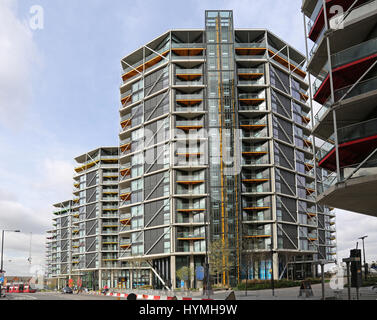 Mehrfamilienhäuser in der Riverlight Entwicklung bei Nine Elms in Westlondon. Mit Blick auf die Themse in der Nähe von Vauxhall. UK Stockfoto