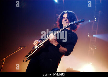 Alexander „Alex“ Nathan Skolnick (geboren am 29. September 1968 in Berkeley) ist ein amerikanischer Gitarrist. Foto: Kazimierz Jurewicz Stockfoto