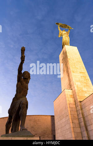Untersicht der Freiheitsstatue am Gellertberg in Budapest, Ungarn, Europa Stockfoto