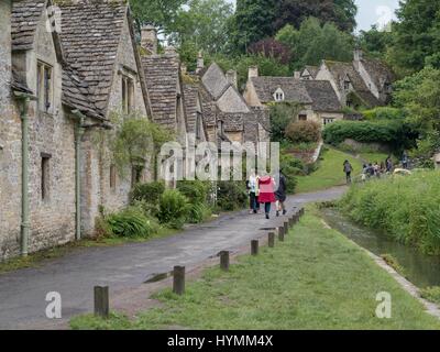 Schöne Ferienhäuser am Arlington Row in Cotswolds Dorf Bibury, Gloucestershire, Vereinigtes Königreich Stockfoto