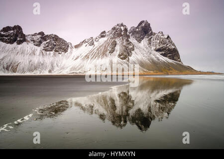 Schwarzen Lavastrand, Mount Vestrahorn, Stokknes, Region Ost, Island Stockfoto