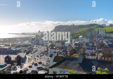 Historische Stadt von Hastings am Meer am wunderschönen April-Tag Stockfoto