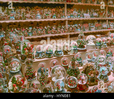 Weihnachtsschmuck in Salzburg Weihnachtsmarkt Stockfoto