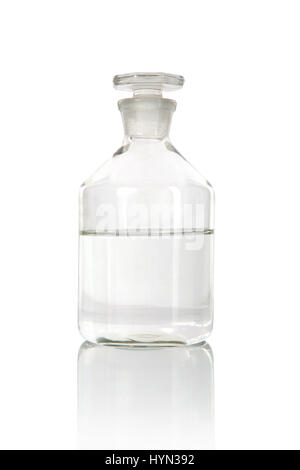 Medizinischer Alkohol Flasche mit Flüssigkeit innen Hälfte-voll
