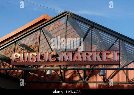 Melden Sie sich über dem Eingang zur Granville Island Public Market, Vancouver, Britisch-Kolumbien, Kanada Stockfoto