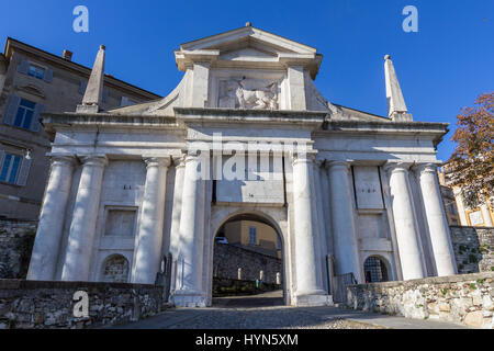 Mittelalterlichen San Giacomo Tor in Bergamo, Italien. Stockfoto