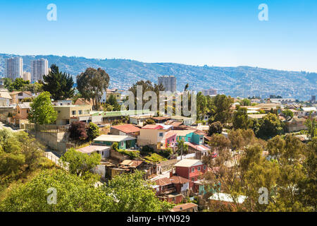 Kleine Häuser auf dem Hügel in Viña Del Mar, Chile Stockfoto