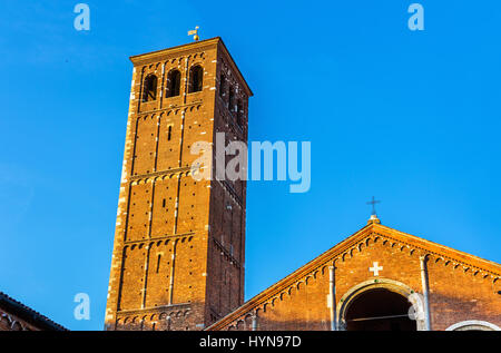 Aussicht von der Basilika di Sant'Ambrogio in Mailand Stockfoto