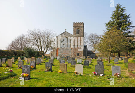 Ein Blick auf die neu errichtete Pfarrkirche SS Peter und Paul in Edgefield, Norfolk, England, Vereinigtes Königreich. Stockfoto