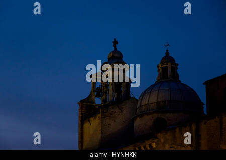 Venedig, Italien - ca. Mai 2015: Blick von der Kuppel und Glockenturm Turm der Kirche San Giacomo di Rialto. Stockfoto