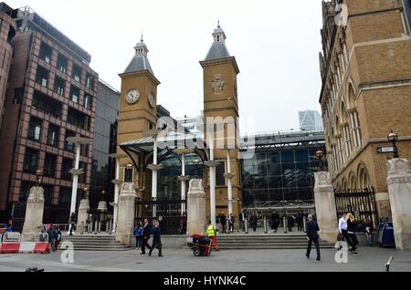 LIVERPOOL ST LONDON UK 16. September 2014: Außenansicht des Bahnhofs Liverpool St Stockfoto