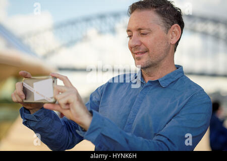 Sydney, Australien. 6. April 2017. Künstler Brook Andrew (AUS) im Bild nach seiner Auswahl für die 21. Biennale of Sydney 45. Anniversray Ausstellung. Die anfängliche Auswahl umfasst international renommierter Künstler Ai Weiwei, Laurent Grasso, Haegue Yang und Eija-Lilsa. Bildnachweis: Hugh Peterswald/Pacific Press/Alamy Live-Nachrichten Stockfoto