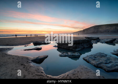 Sonnenuntergang am Dunraven Bay an der südlichen Küste von Wales Stockfoto